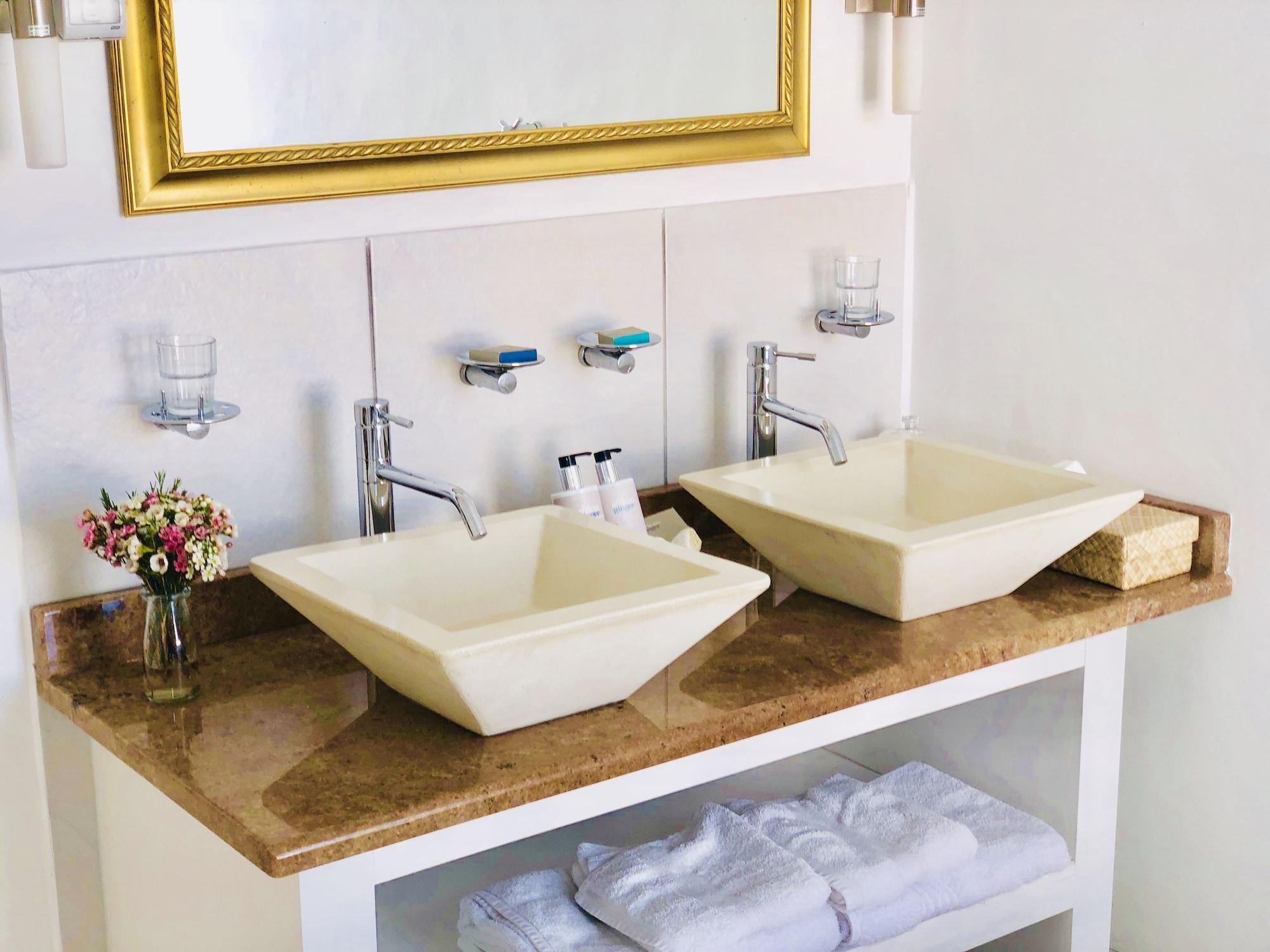 5 Options Guest House Bloubergstrand Eksteriør bilde