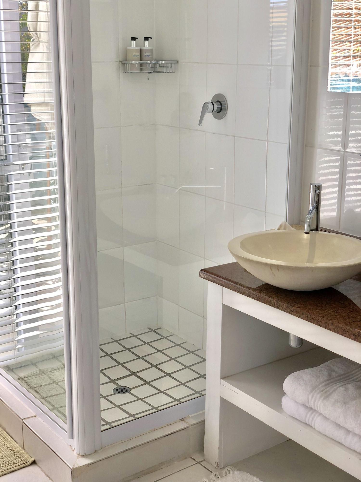 5 Options Guest House Bloubergstrand Eksteriør bilde