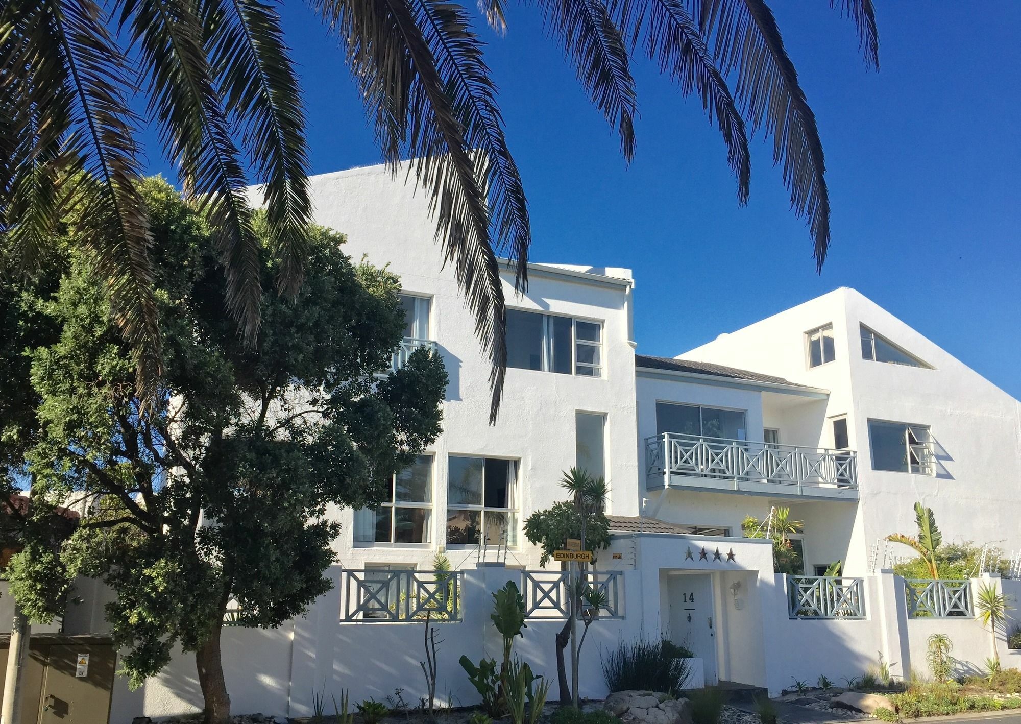 5 Options Guest House Bloubergstrand Eksteriør bilde